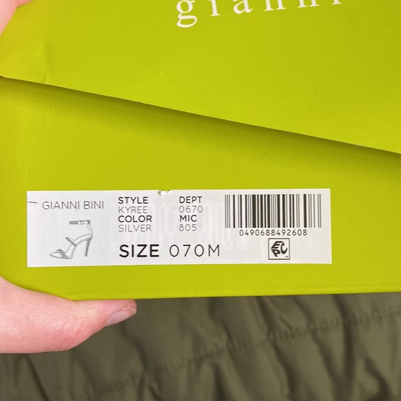 Heels - Picture 6 of 6